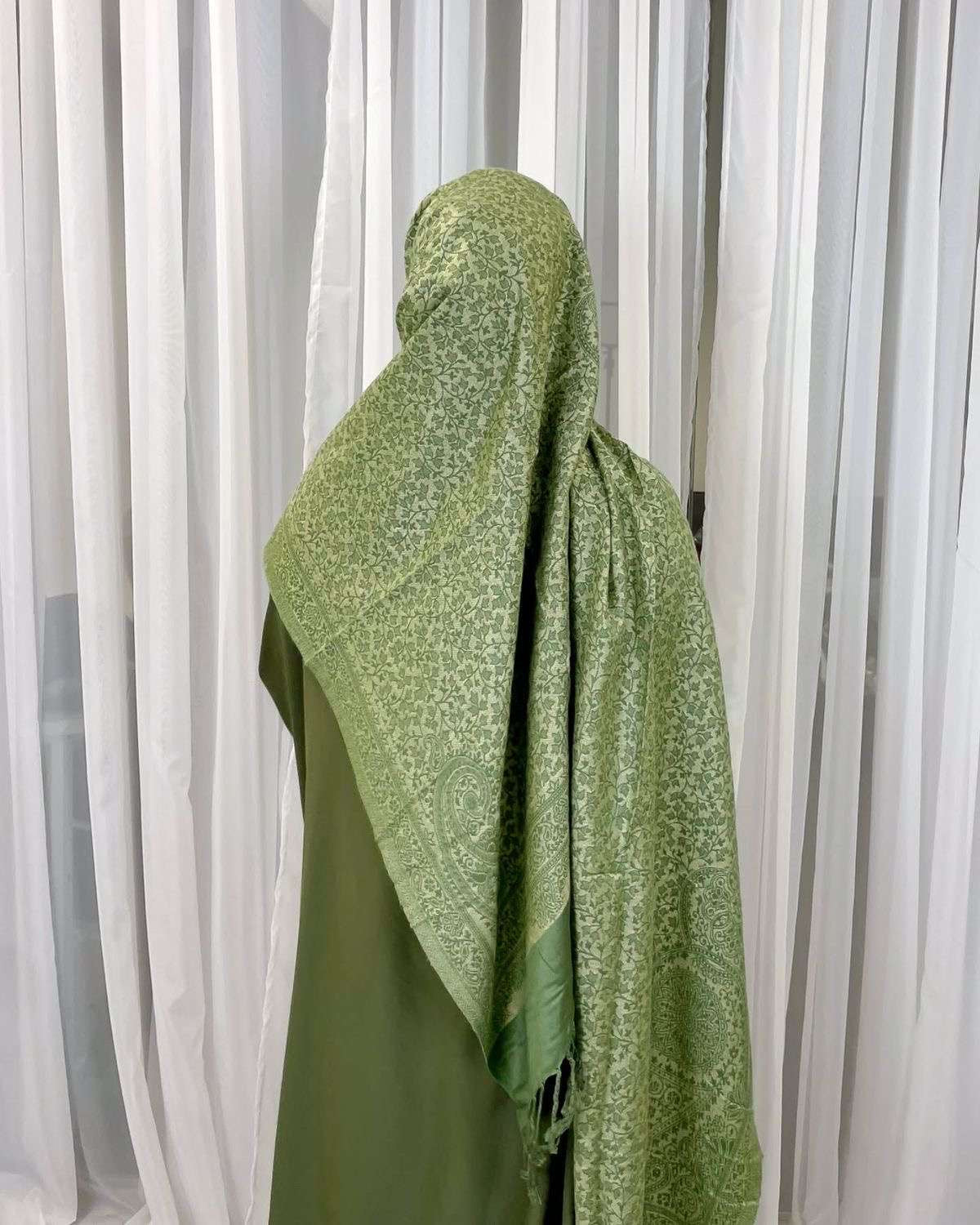 Le pashmina « fleurs et herbes »