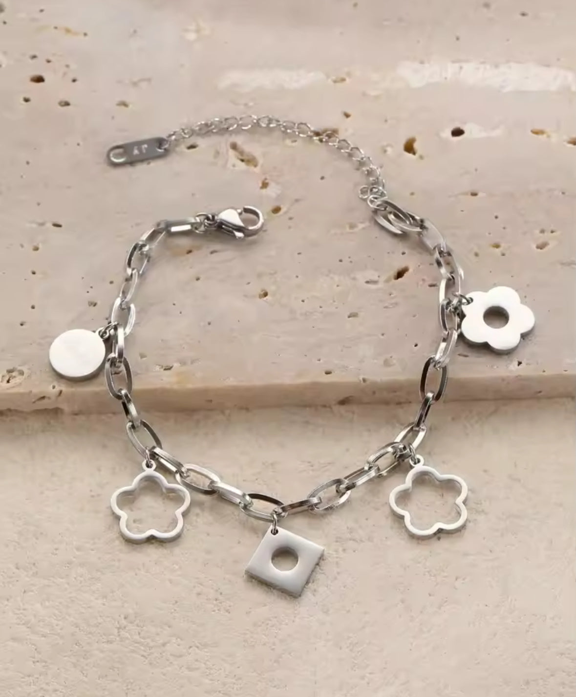 Le bracelet à maillons carrés