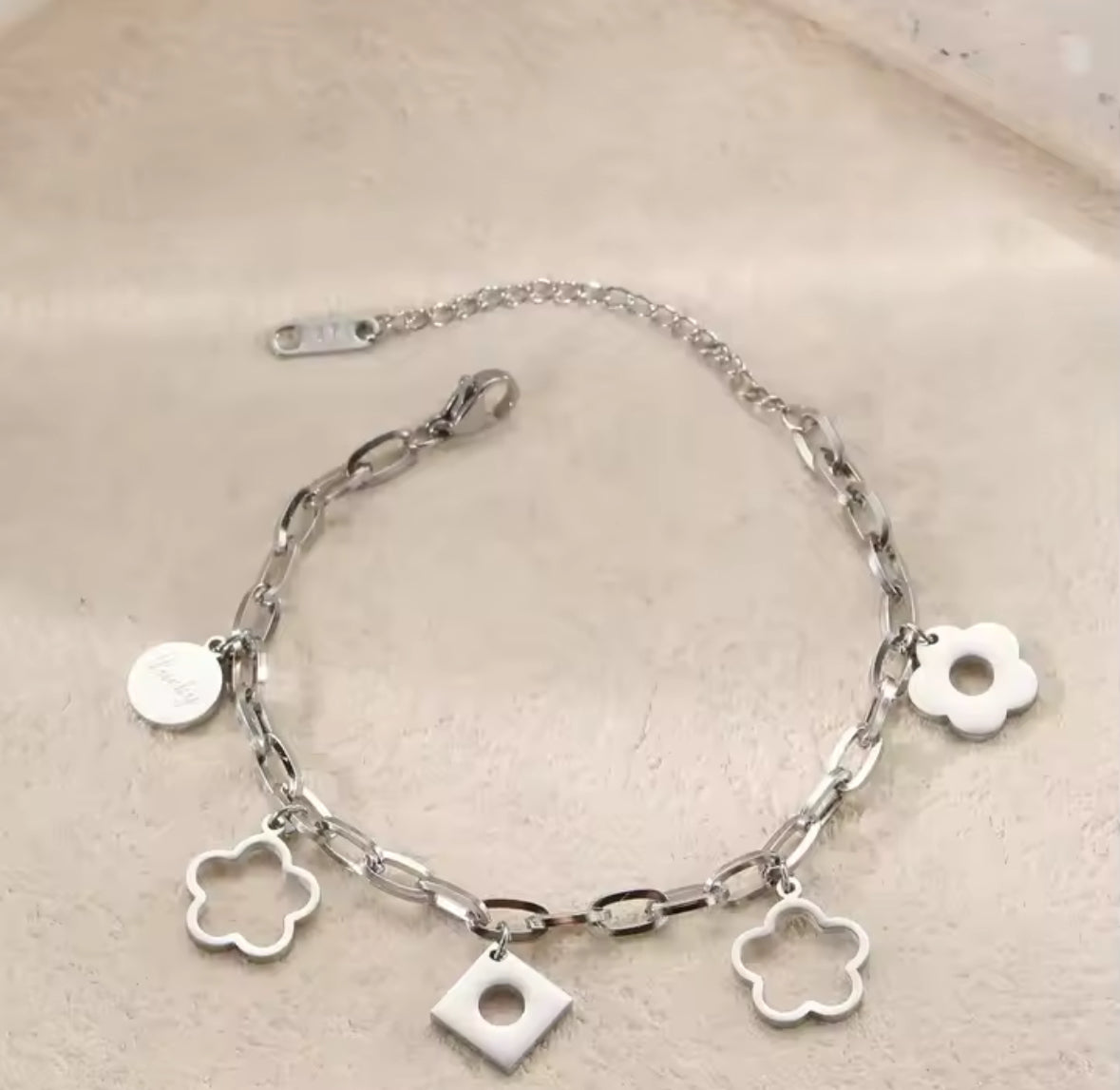 Le bracelet à maillons carrés